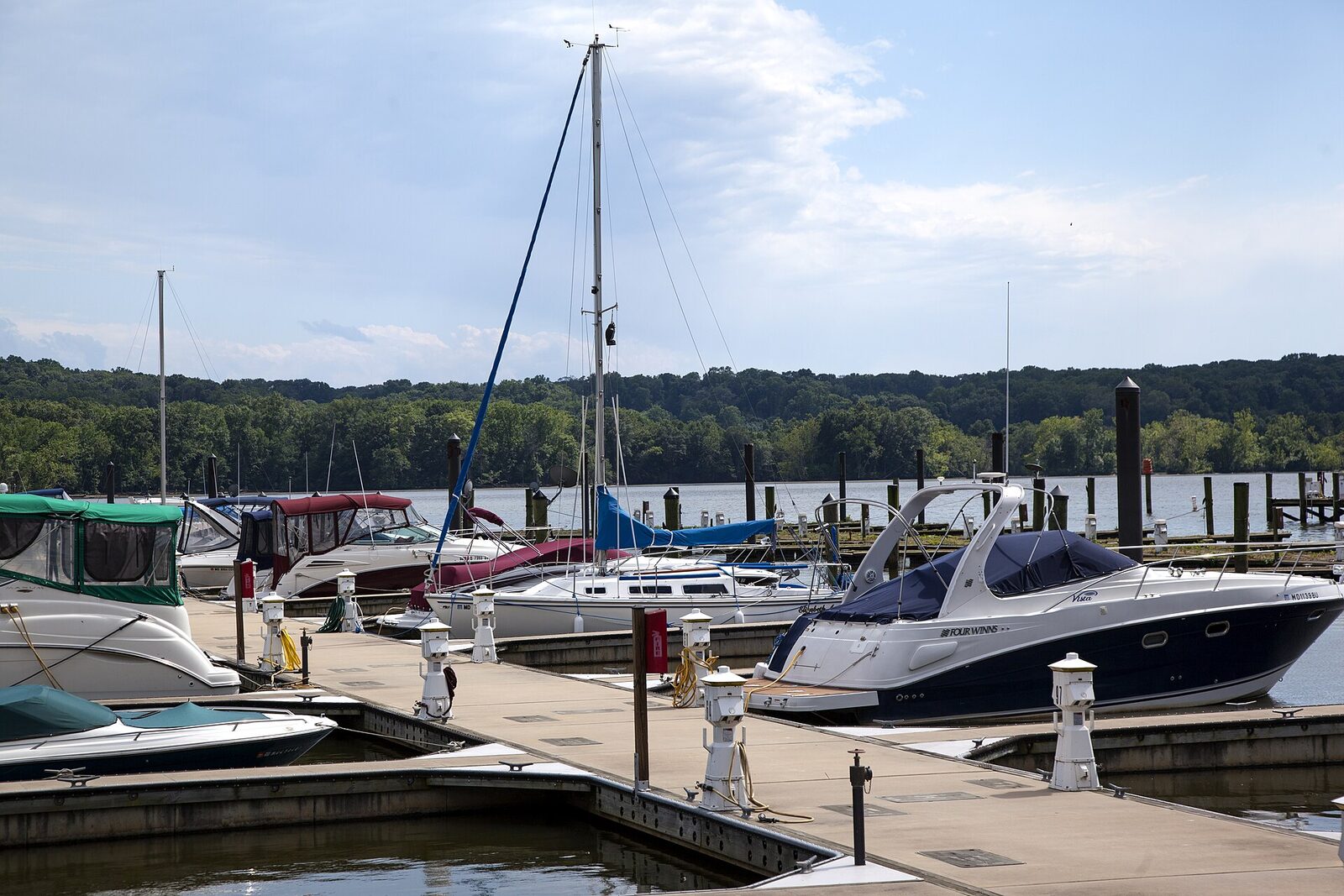 Working dock lines and boating equipment arranged for practical use